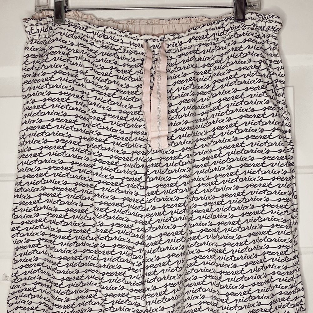 VICTORIA’S Secret All-Over Logo Pajama Set - Picture 9 of 15